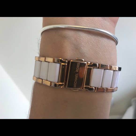 Michael Kors Rose Gold ladies watch - Picture 3 of 3